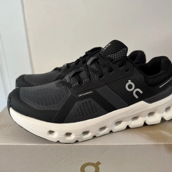 On Running cloudrunner 2 Men\'s Black and White Cloudtec Shoes 10.5 On Running Men main image 4